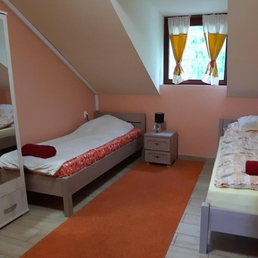 Torony Lovarda Maganszallas Kiskunfélegyháza Buitenkant foto