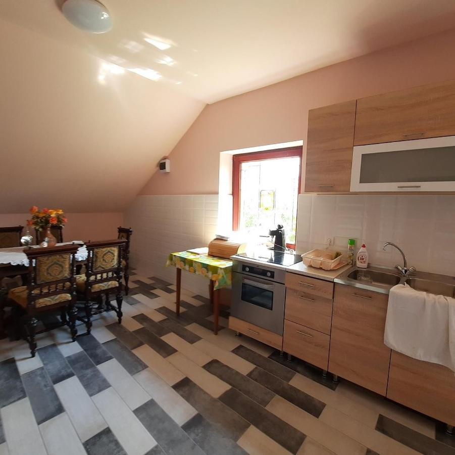Torony Lovarda Maganszallas Kiskunfélegyháza Buitenkant foto