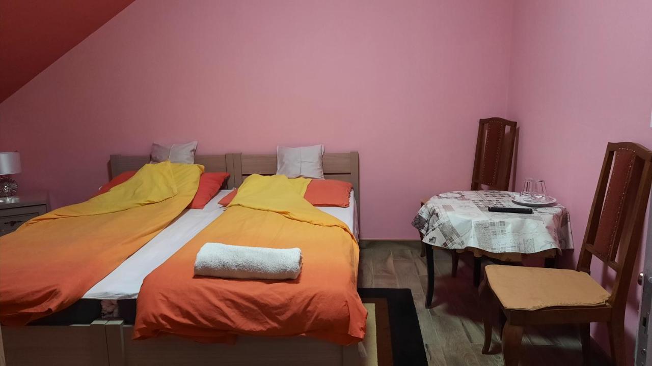 Torony Lovarda Maganszallas Kiskunfélegyháza Buitenkant foto