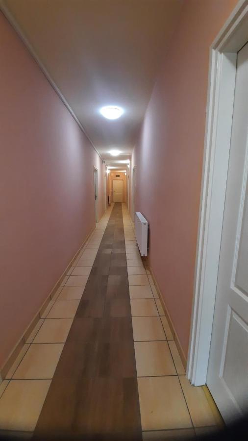 Torony Lovarda Maganszallas Kiskunfélegyháza Buitenkant foto