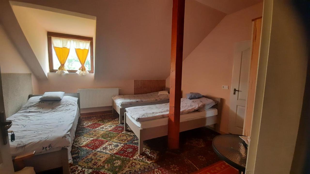 Torony Lovarda Maganszallas Kiskunfélegyháza Buitenkant foto