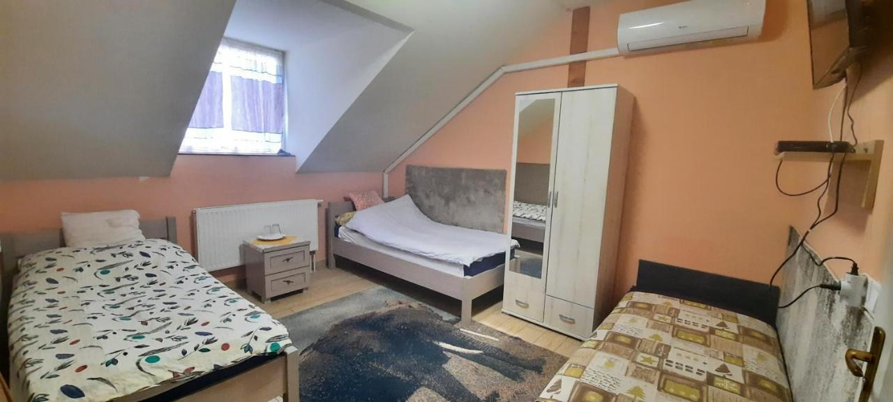 Torony Lovarda Maganszallas Kiskunfélegyháza Buitenkant foto